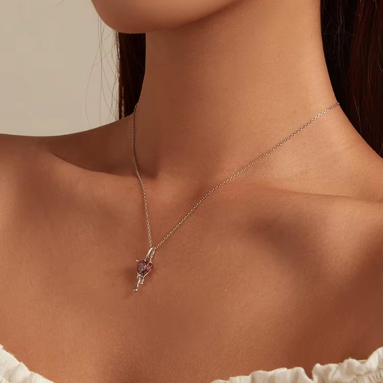 Collar Corazón en Llamas